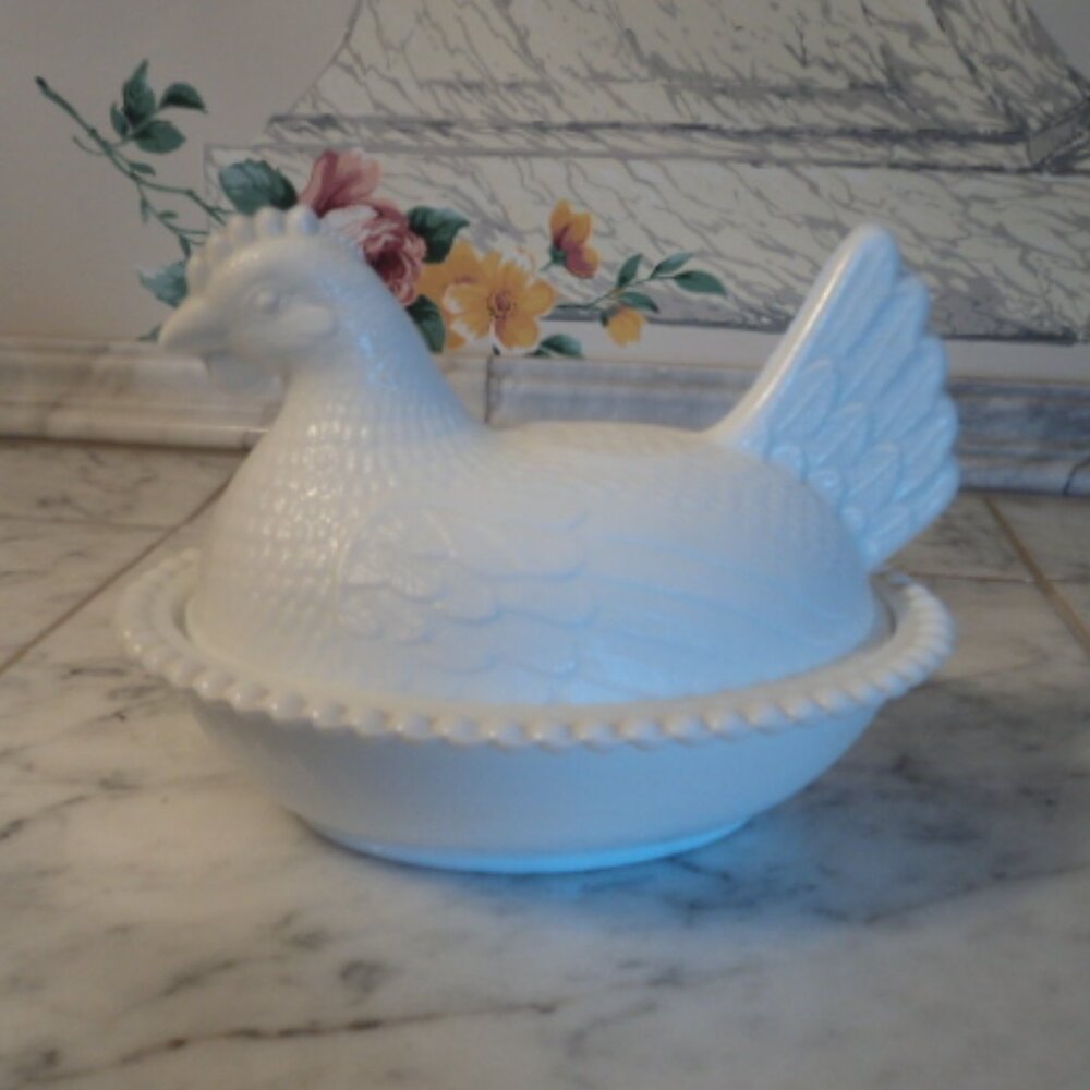 Vintage Indiana milk glass covered hen on a nest dish